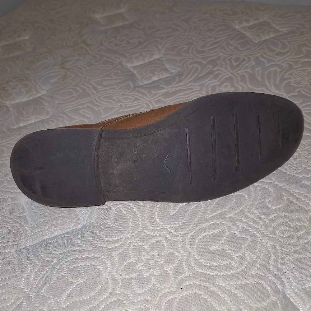 A pair of Cole Haan Oxfords in a men's size 12M. Pre-loved in good condition.